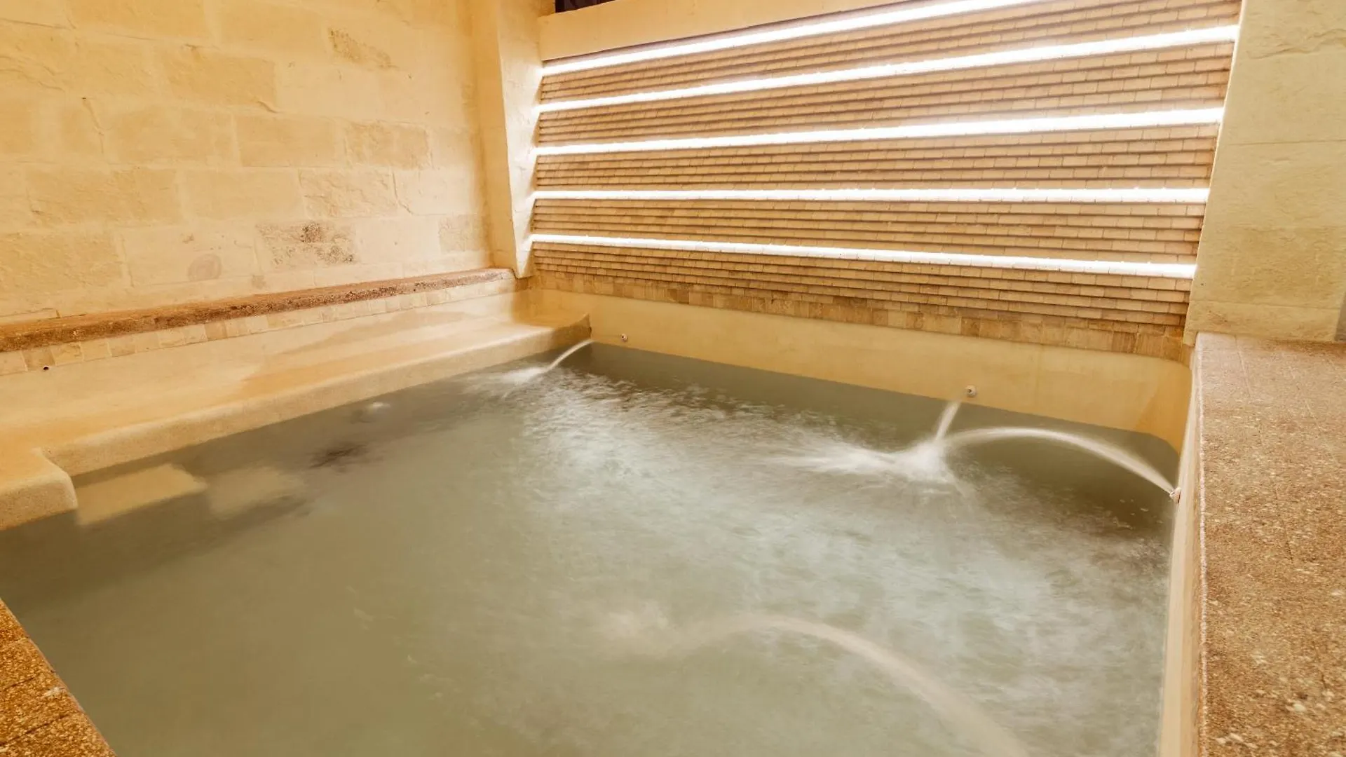 Xoza Hotel Urban Escape Cancun
