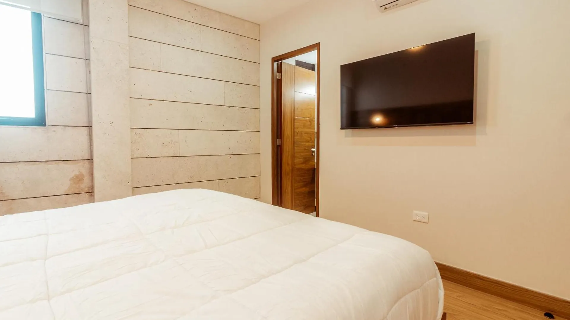 ****  Xoza Hotel Urban Escape Cancun Mexico